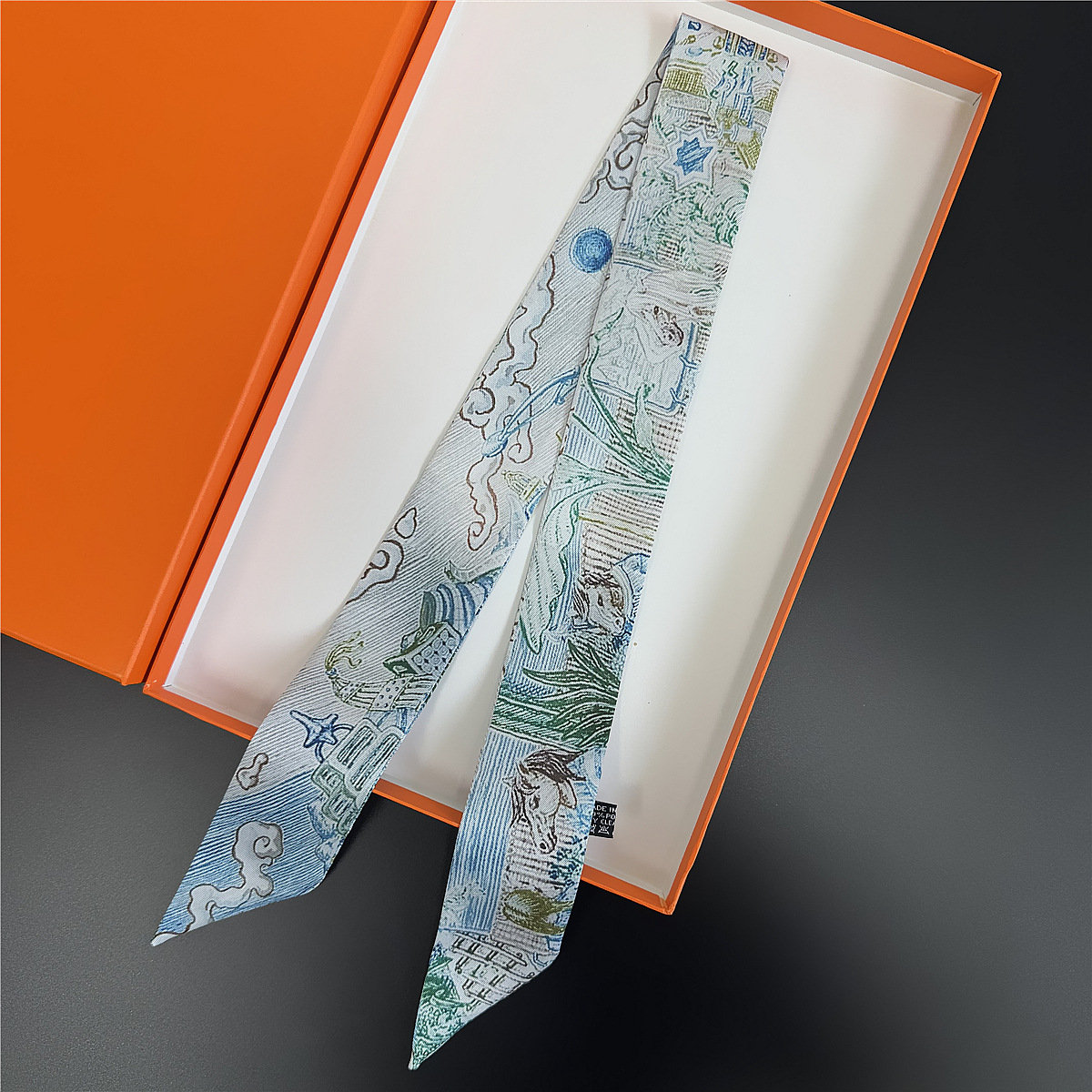 Luxury Silk Scarf with Horse's - đánh giá và giá Luxury Bags China